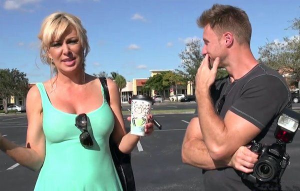 Известный порно актер предлагает секс первой лучшей милфе с улицы